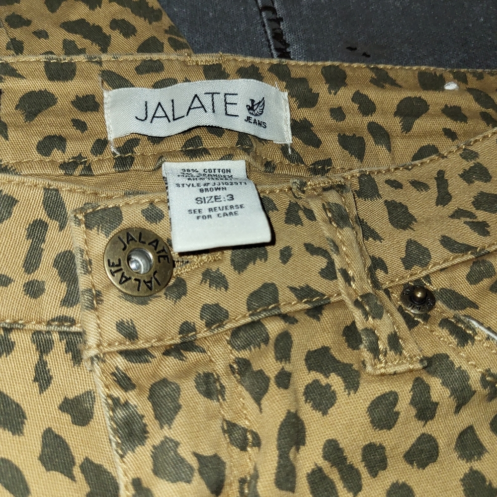 Jalate size 3 cheetah print pants